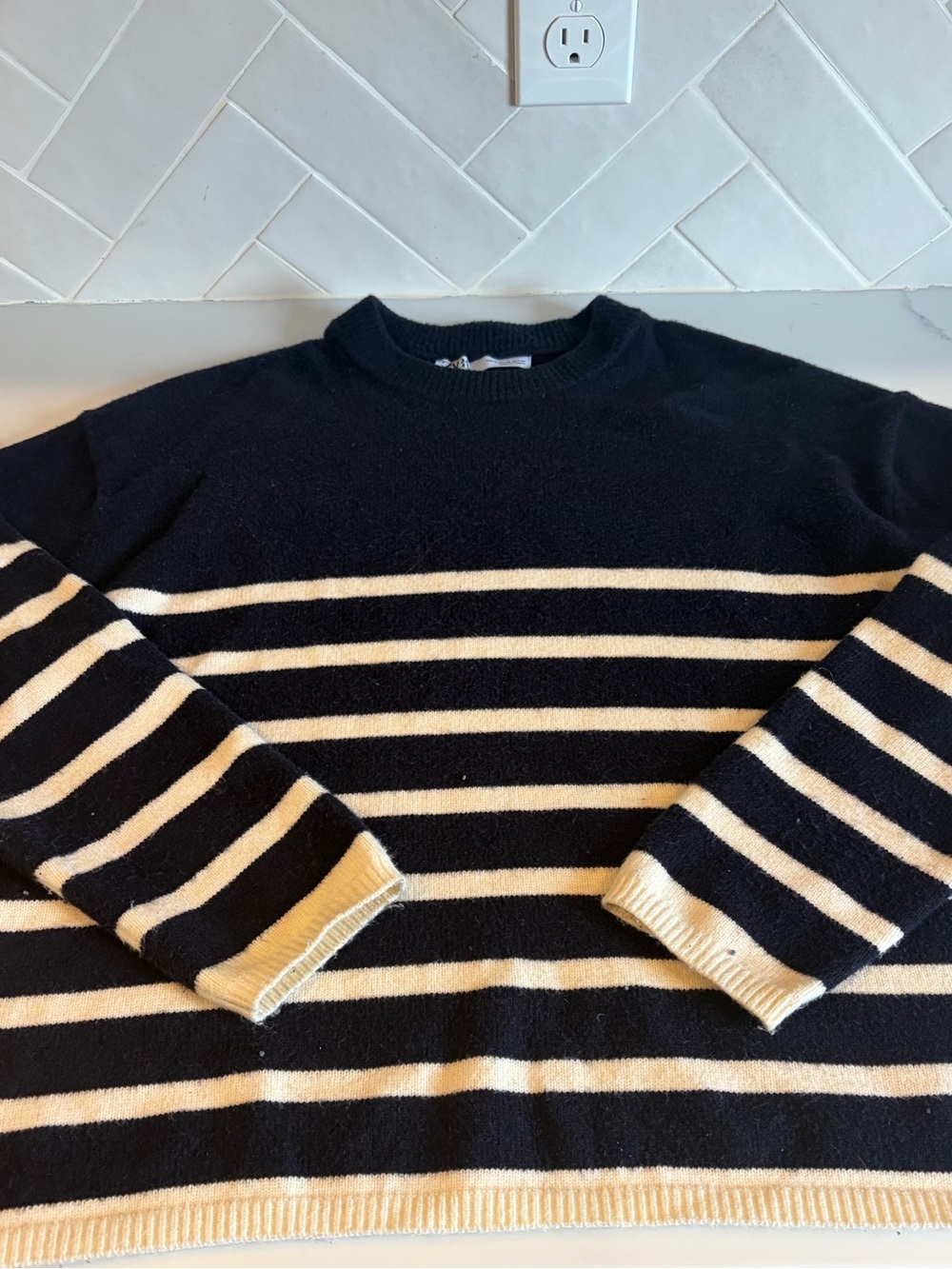 Zara Women’s Navy and Cream Striped Crewneck Sweater